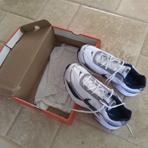 NIKE Men's Initiator shoes size 13